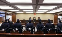 假冒演员靳东实施诈骗，八名被告人一审获刑！